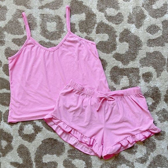 Fashion Nova Other - Fashion Nova Tank and Shorts Set Size M